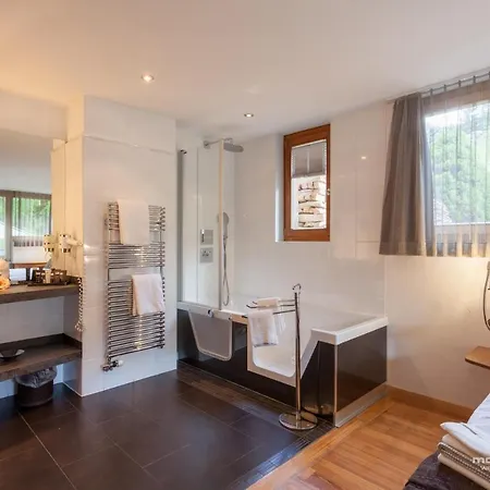 מלון Suitenhotel Zurbriggen 4*